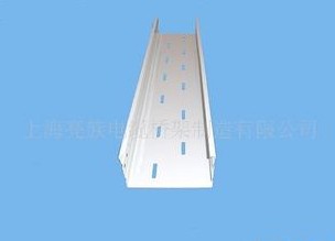 托盤(pán)線槽橋架和管道平行敷設(shè)事項(xiàng)